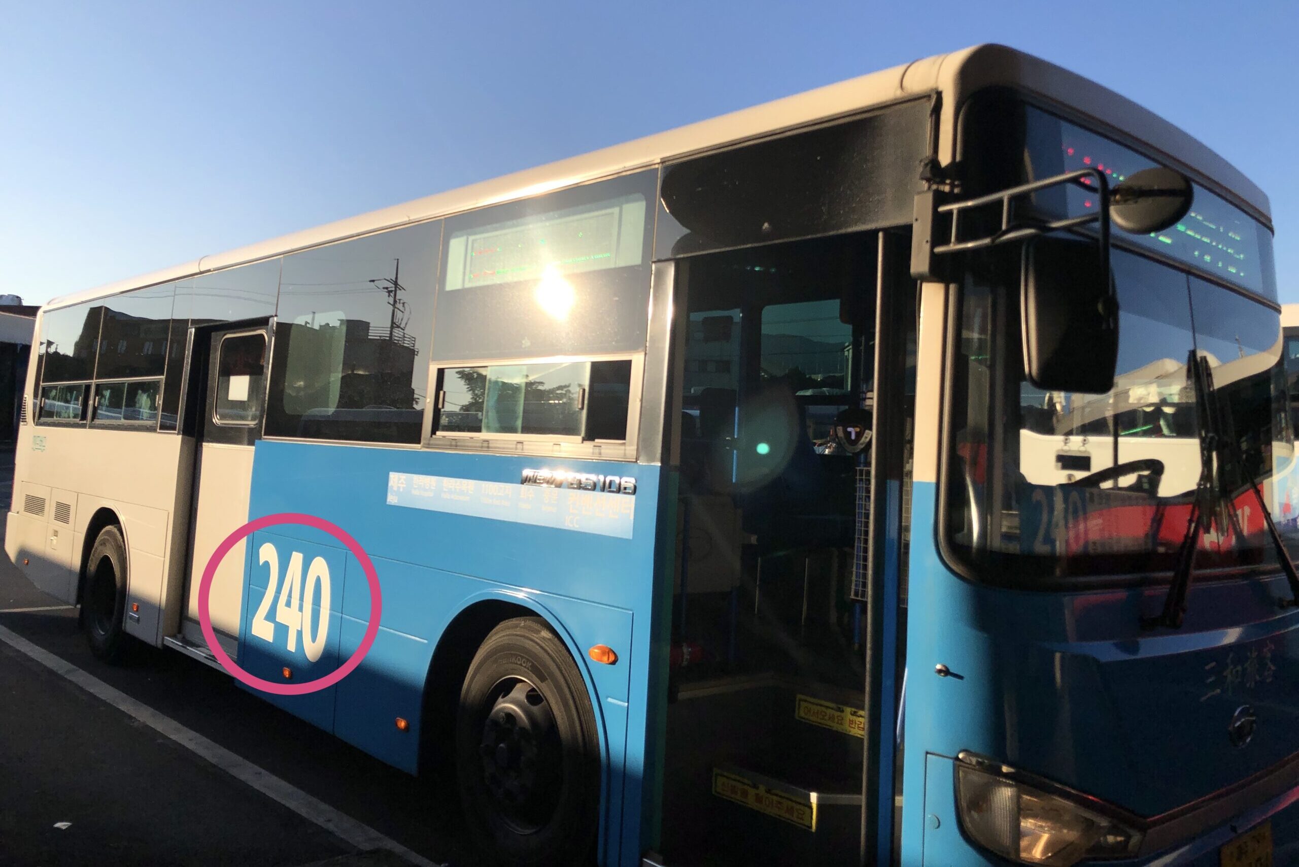 済州市外バスターミナルから漢拏山（ハルラ山）霊室（ヨンシル）コース行きの「２４０番」バス