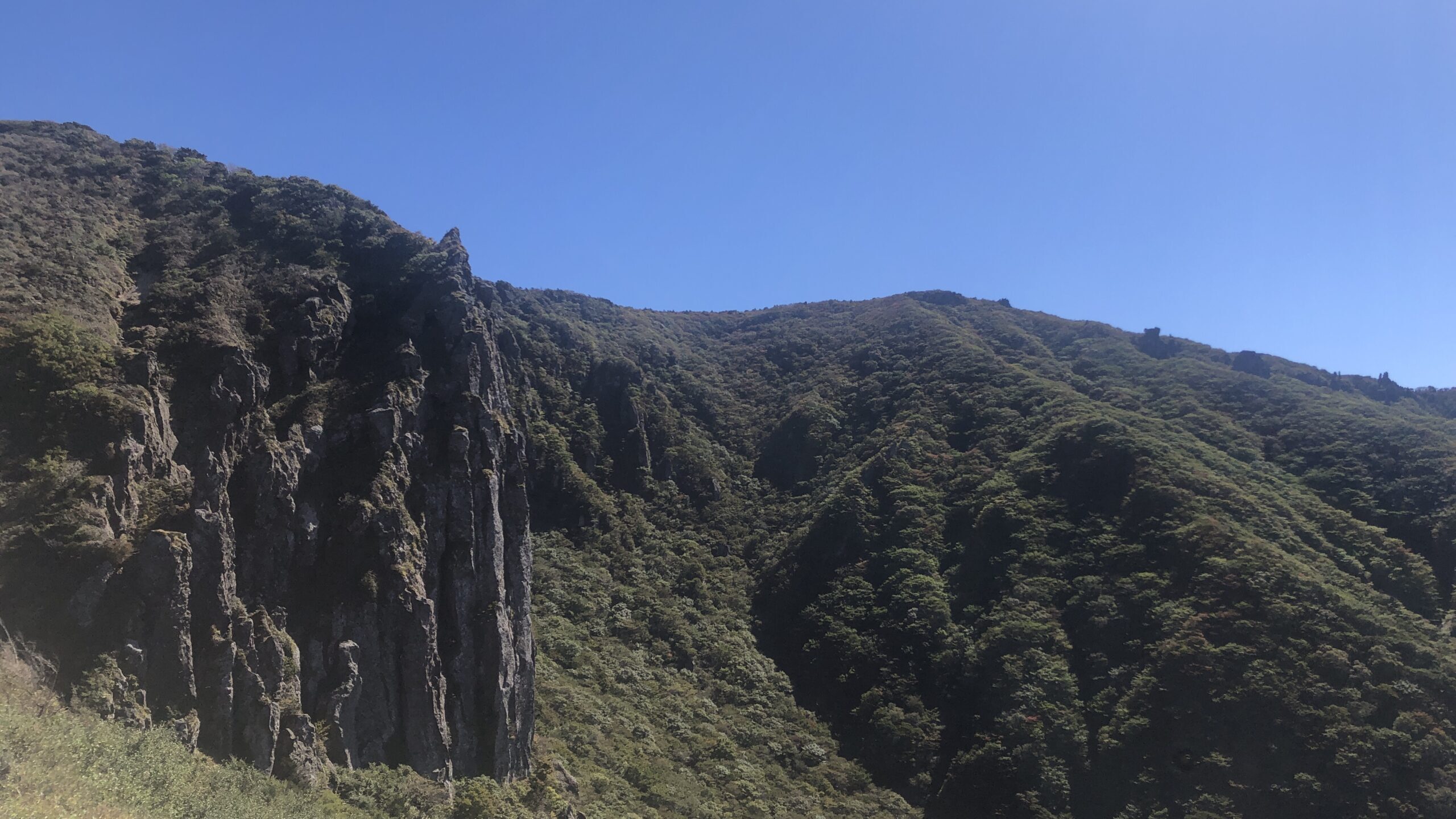 漢拏山（ハルラ山）霊室（ヨンシル）コースの登山"병풍바위（屏風岩）"
